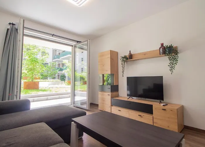 Corvin Modern Two Bedroom Free Parking *