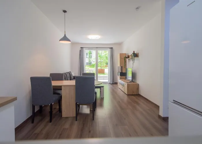 Corvin Modern Two Bedroom Free Parking *