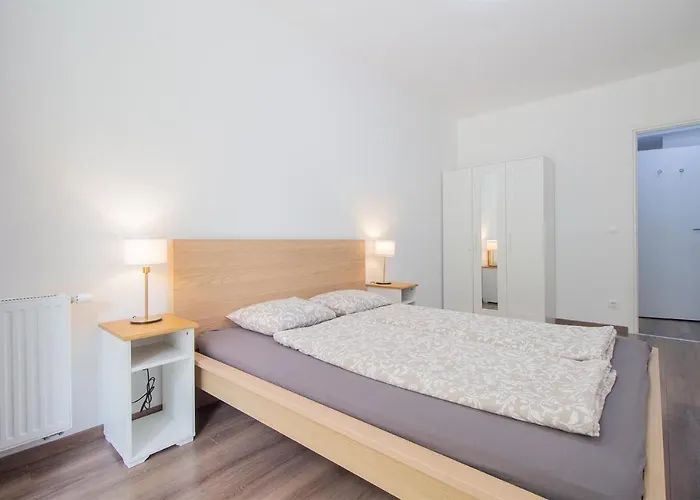 Corvin Modern Two Bedroom Free Parking *