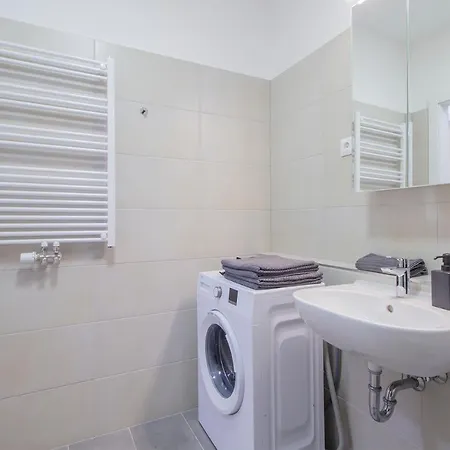 Corvin Modern Two Bedroom Free Parking * Budapest
