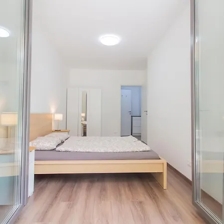 Corvin Modern Two Bedroom Free Parking Apartment