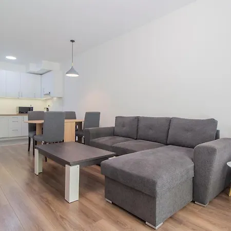 Corvin Modern Two Bedroom Free Parking *