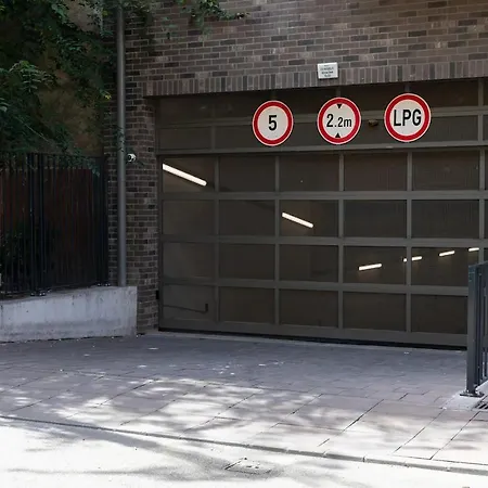 Corvin Modern Two Bedroom Free Parking Appartement