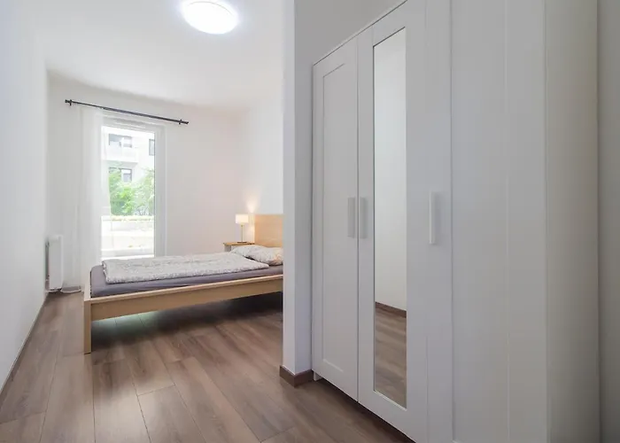 Corvin Modern Two Bedroom Free Parking