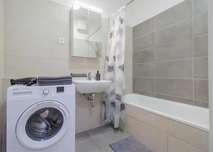 דירה Corvin Modern Two Bedroom Free Parking בודפשט