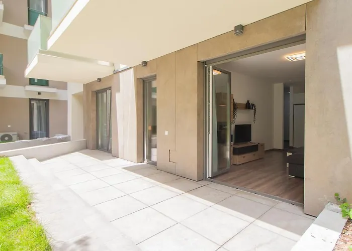 Corvin Modern Two Bedroom Free Parking דירה