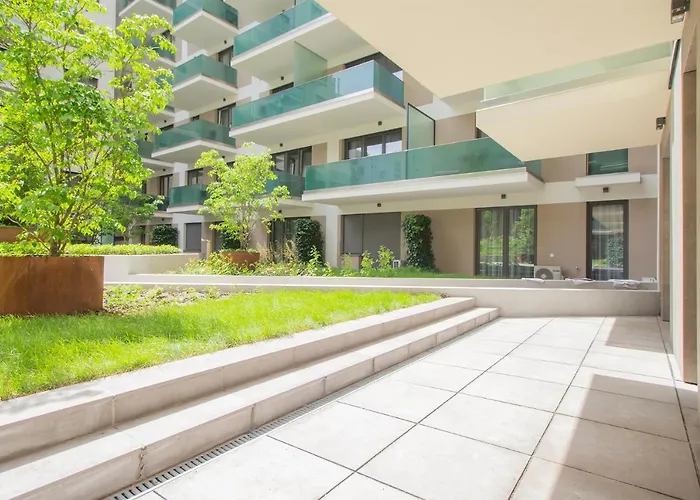Lägenhet Corvin Modern Two Bedroom Free Parking *