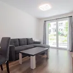 Is Out * Budapešť